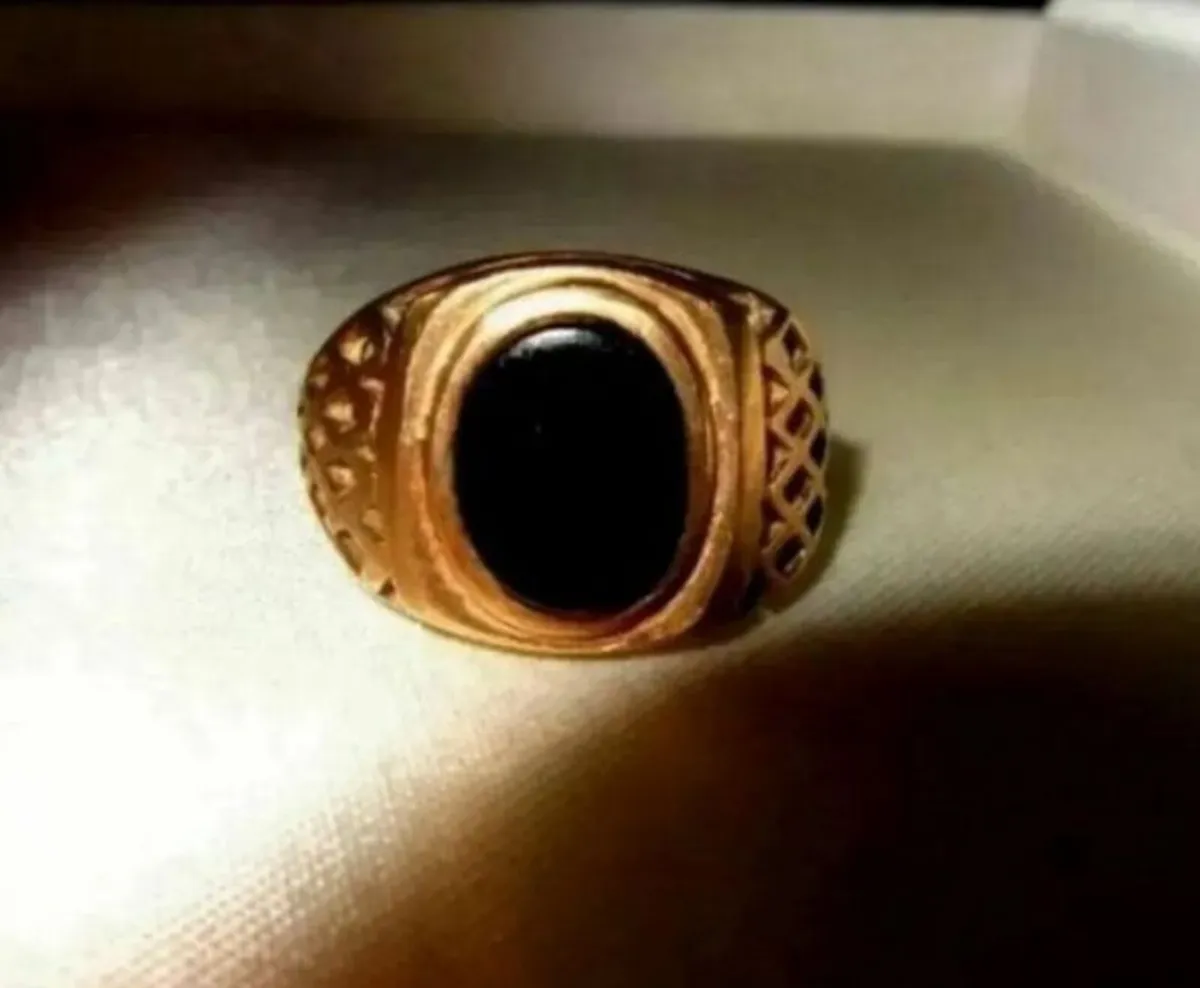 Vintage Gentlemans Signet Ring - Image 4