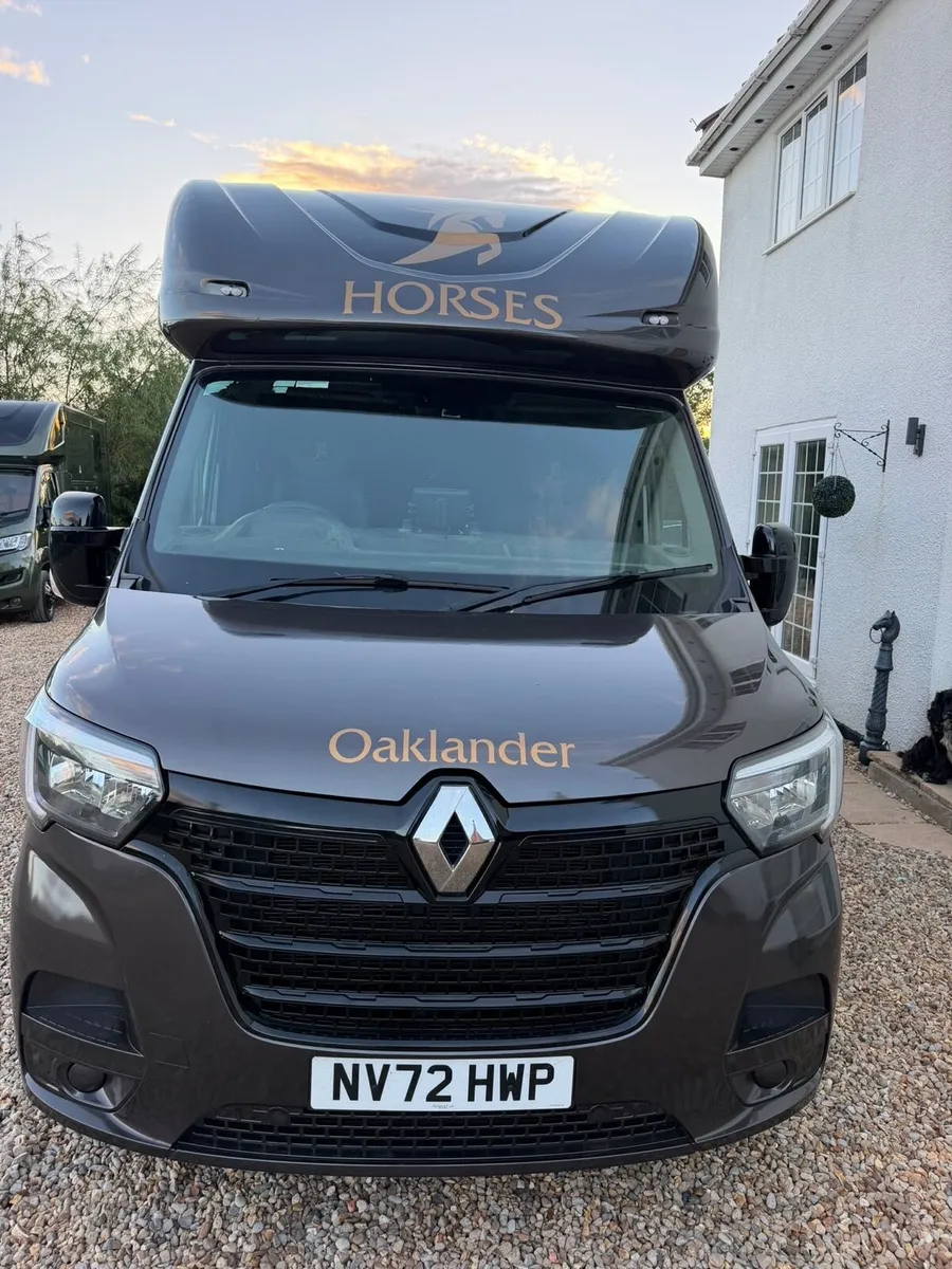 2023 Renault Master 5 Seater Crew Cab - Image 3