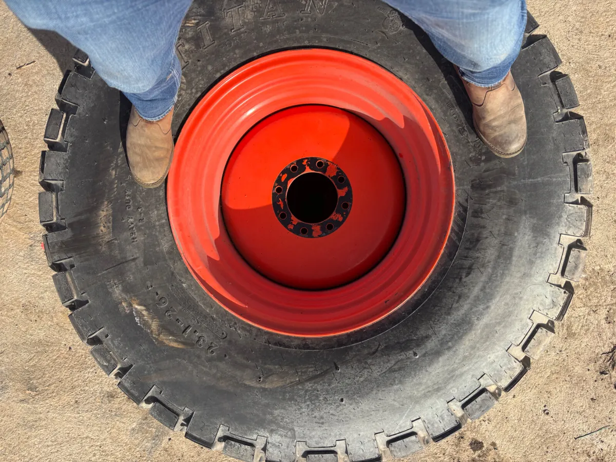Industrial tyre’s and rims - Image 3
