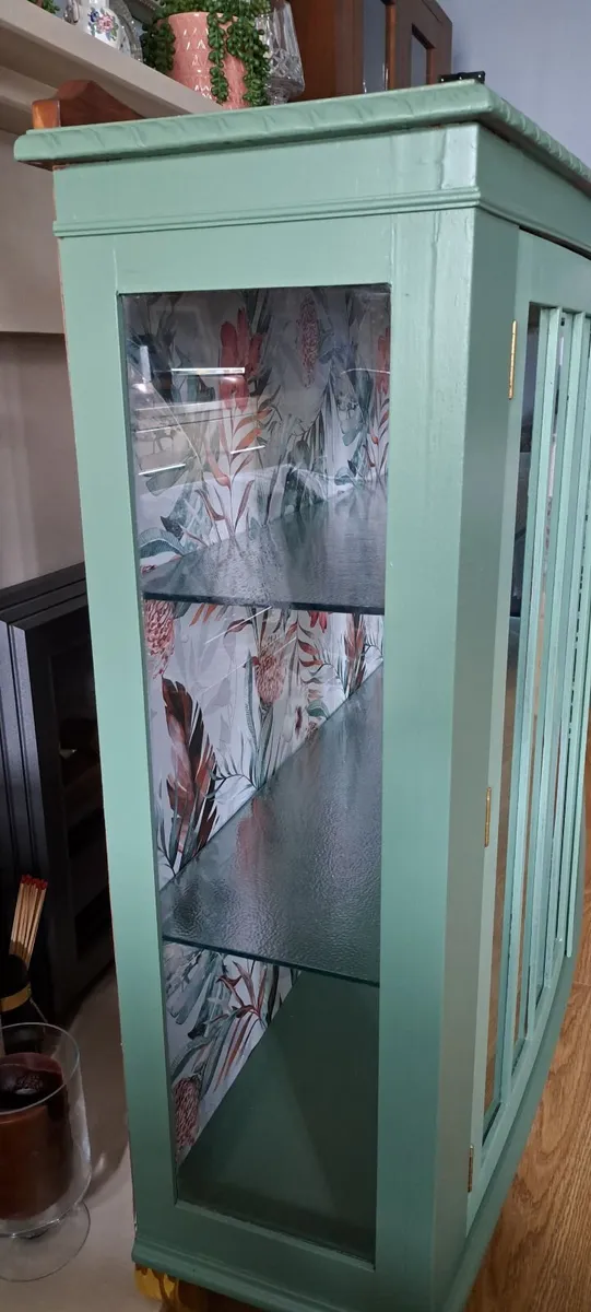Glass cabinet - Image 1