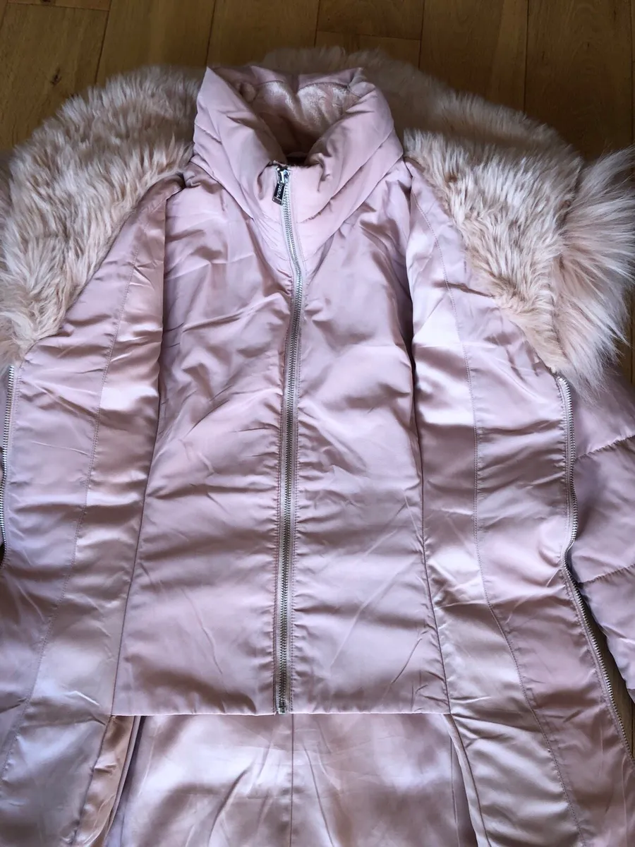 Ladies Guess coat - Image 3