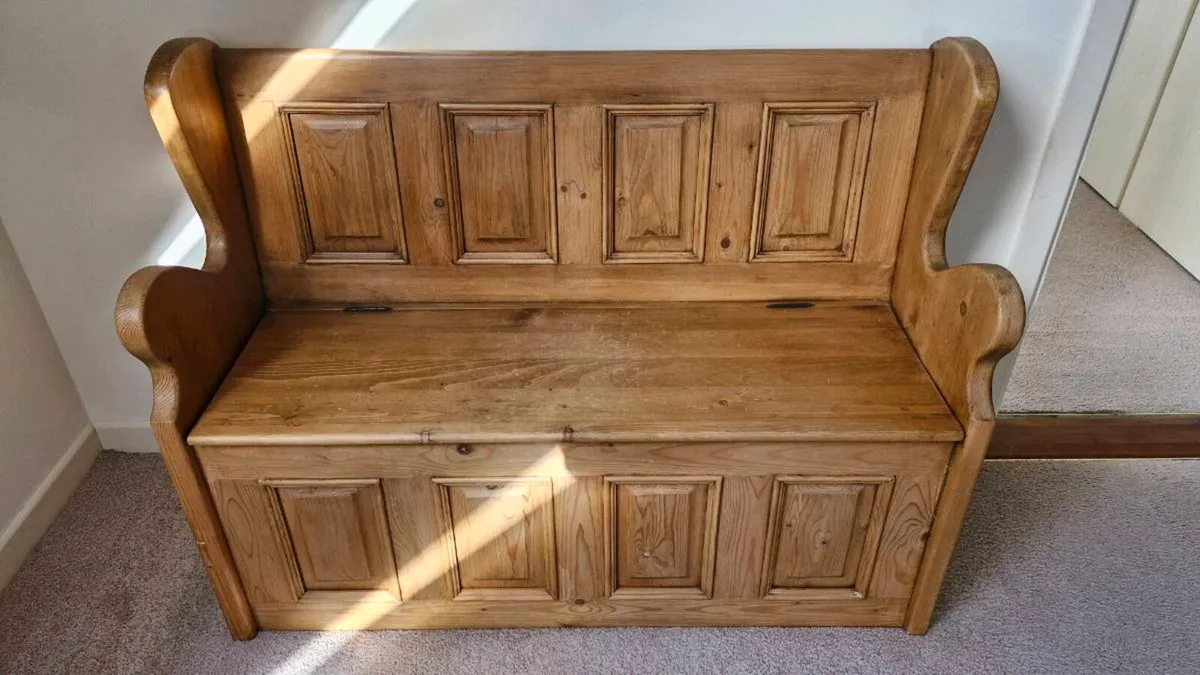 Settle Bench - Image 1