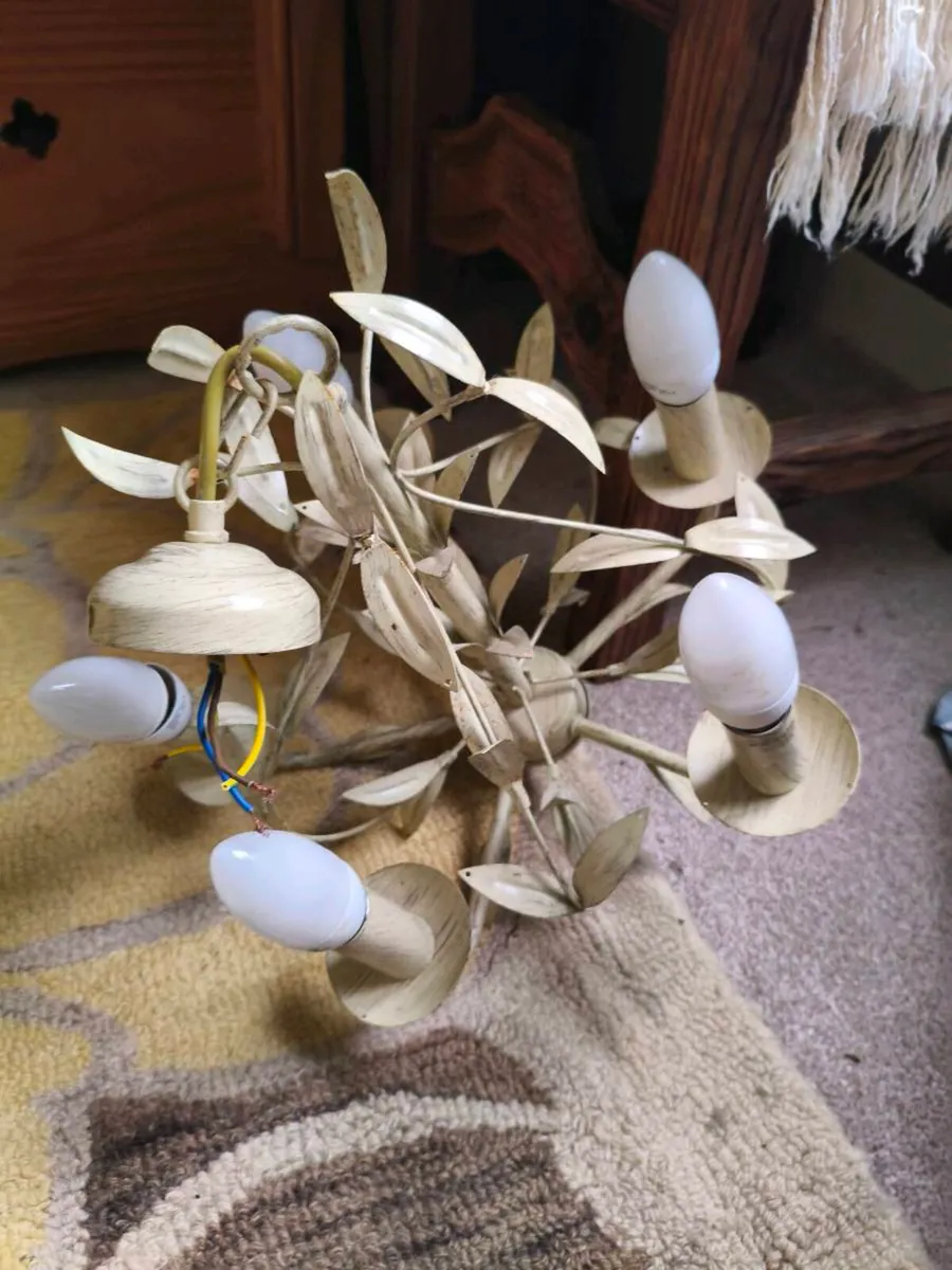 Lovely ceiling light,as new - Image 3