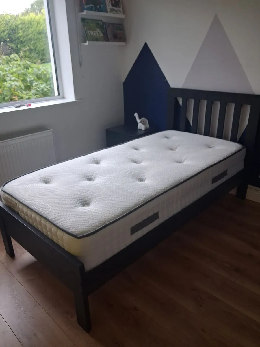 Single bed and mattress - Image 3
