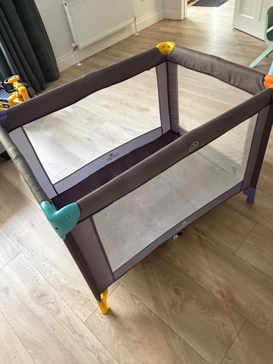 Travel cot - Image 2