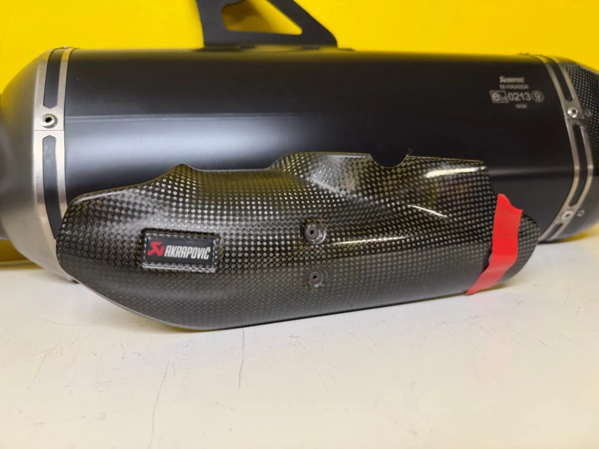 Akrapovic Slip-On-Line Titanium - Image 3