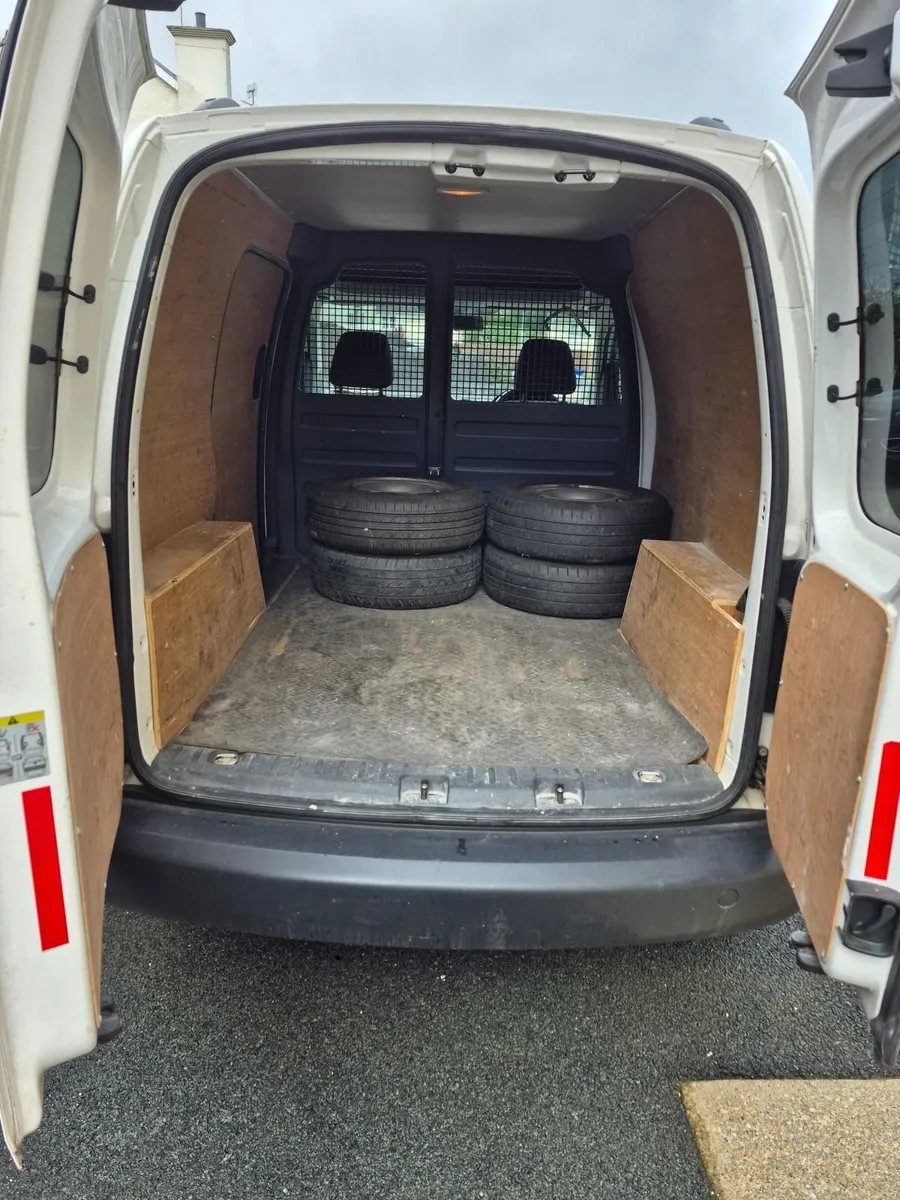 Volkswagen Caddy 2014 - Image 2