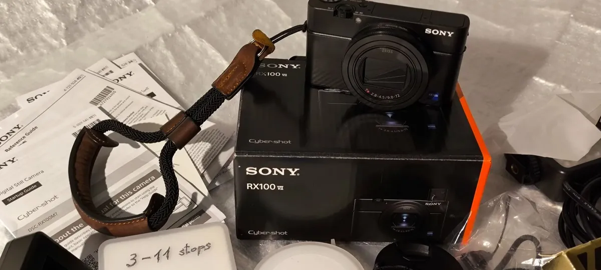 Sony Cyber-shot DSC-RX100 VII & accessories - Image 3