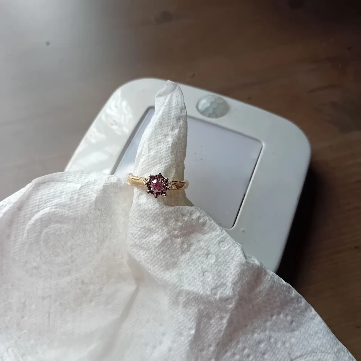 9 C T Gold Solitaire Engagement Ring - Image 2