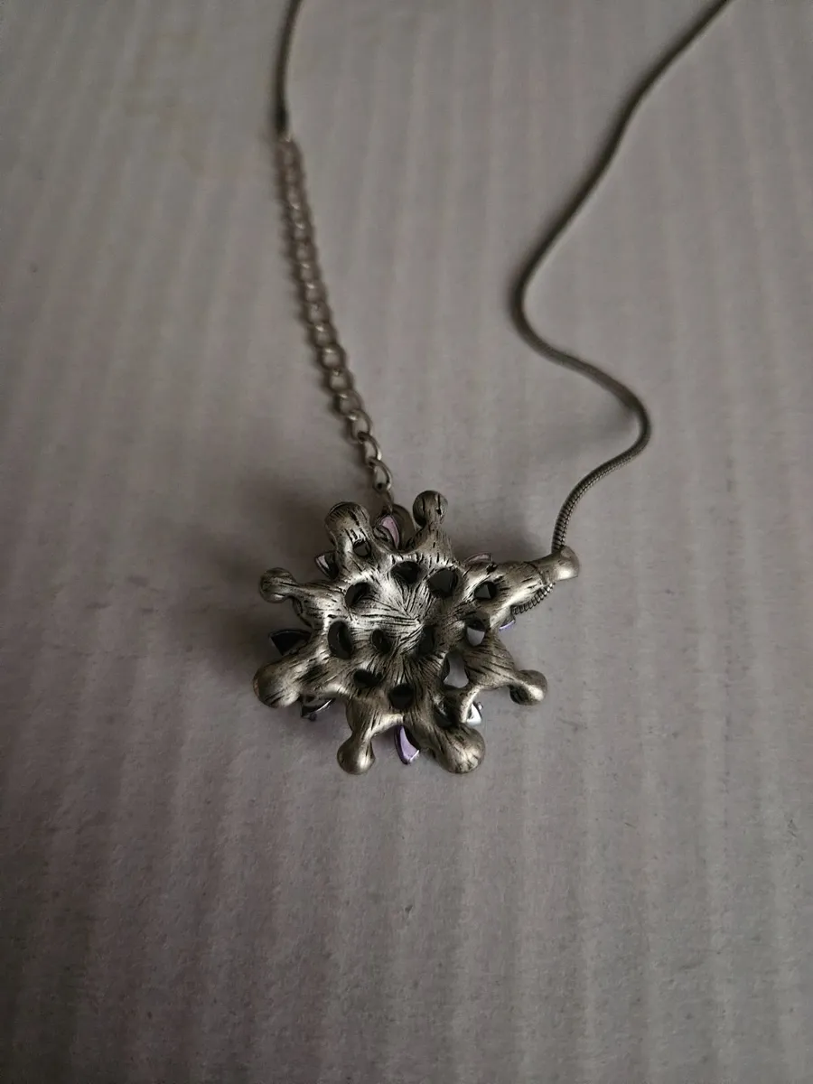 Costume Jewelry - Image 4