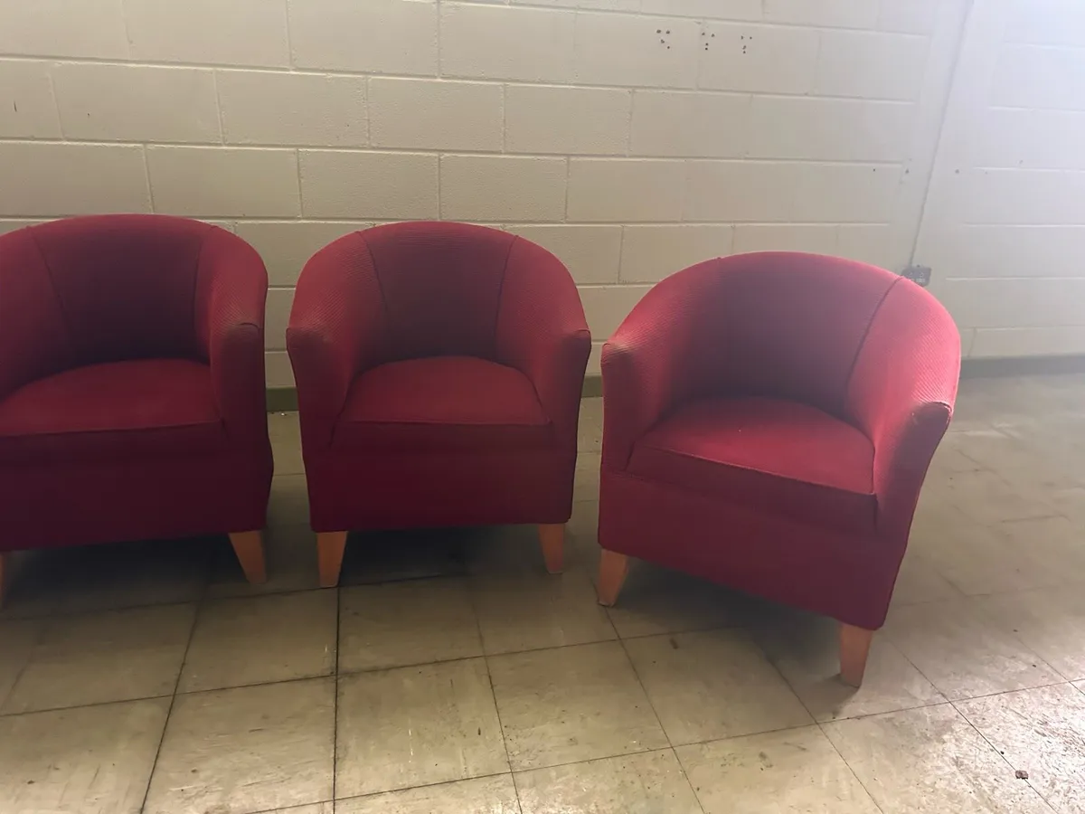 Red tub chairs - Image 3