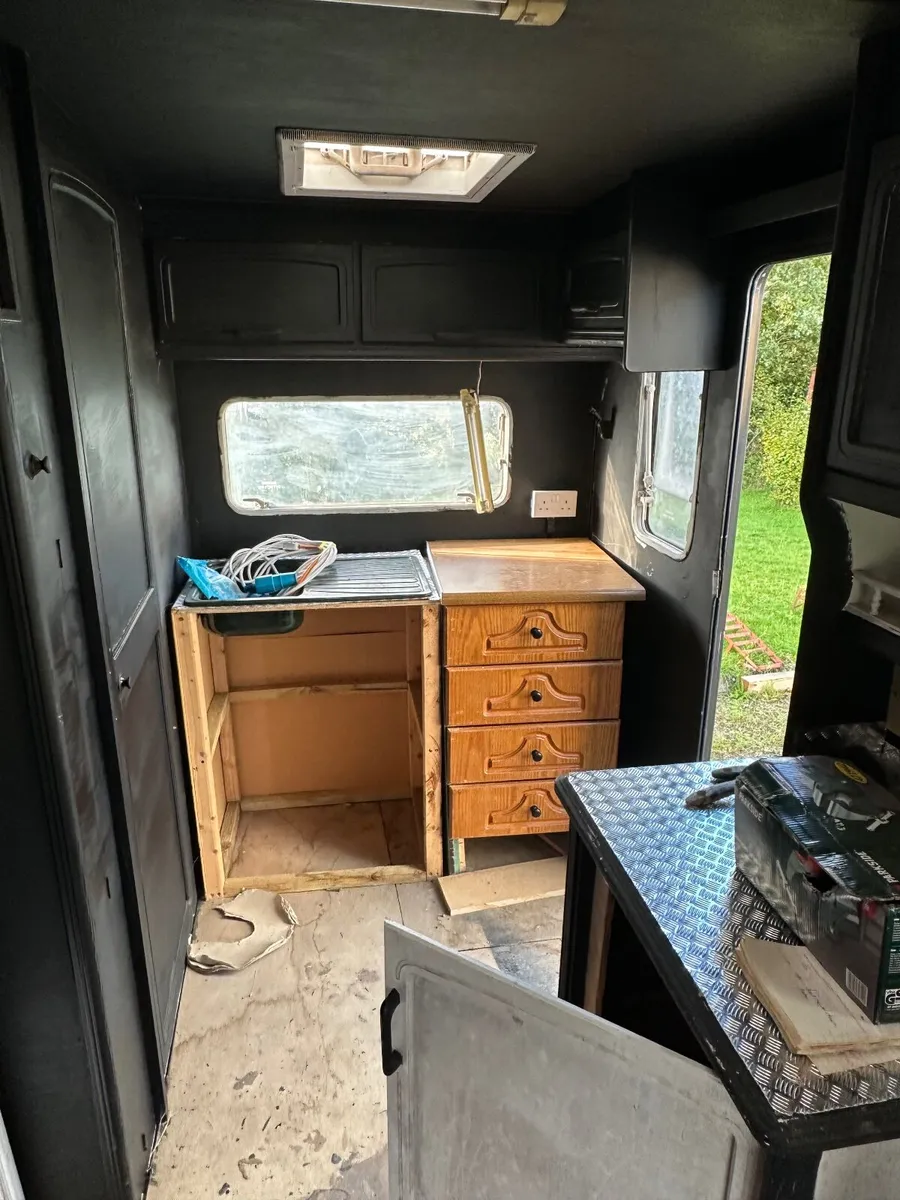 Caravan - Image 3
