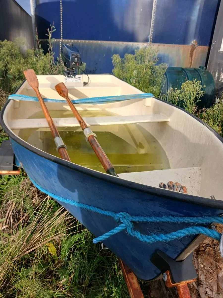 Small fiberglass boat and outbound - Image 3