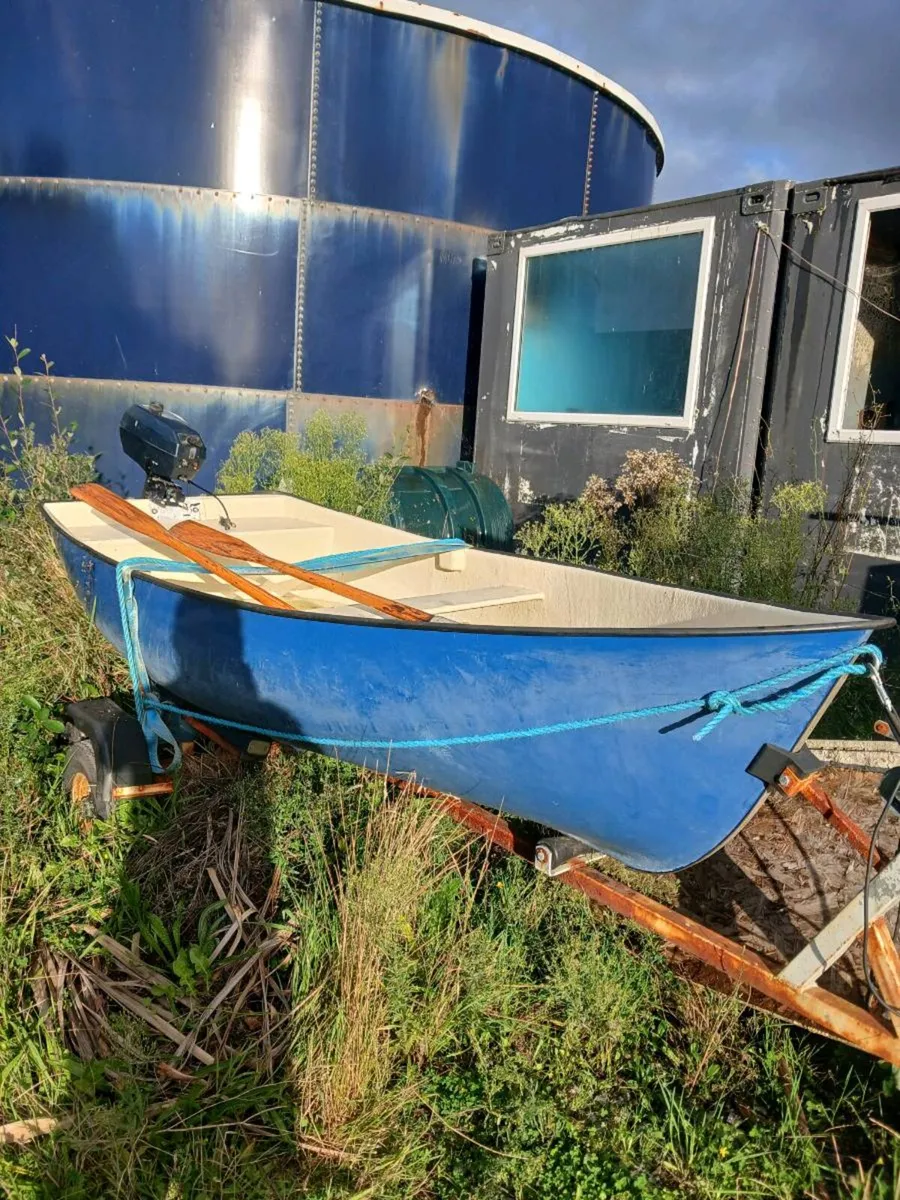 Small fiberglass boat and outbound - Image 4