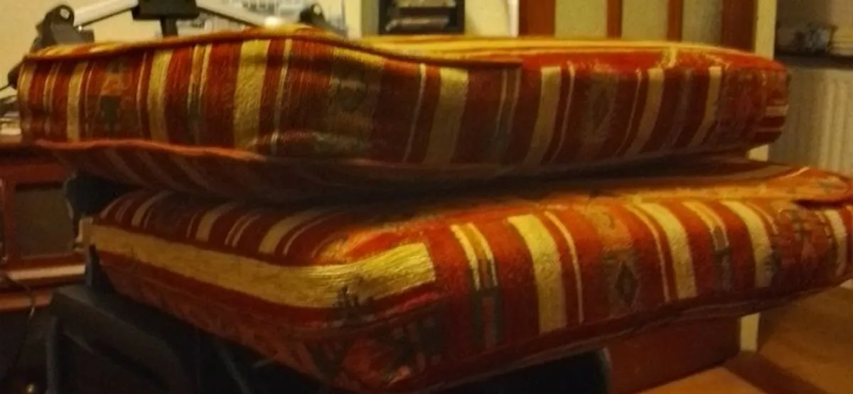 Household furniture - Image 1