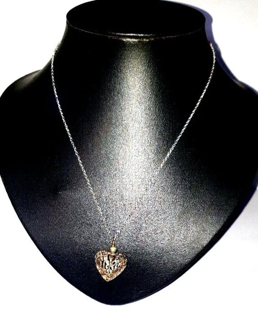 Vintage Hallmarked Silver Filigree Heart Necklace - Image 2
