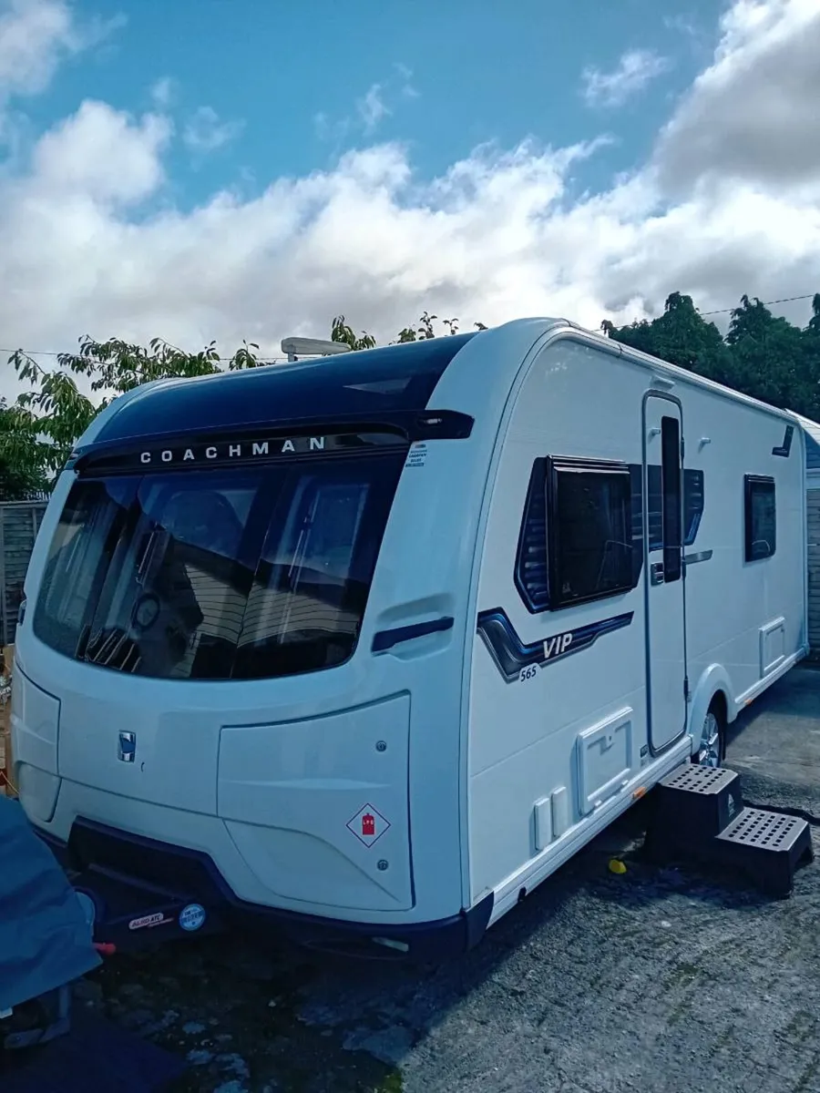 Luxury 2020 coachman VIP 565 fixed single beds - Image 1