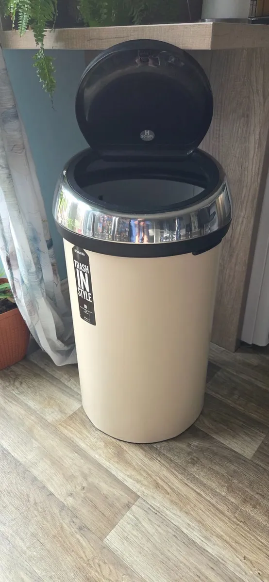 Brabantia Touch Bin 60L – Soft Beige Brabantia 60L - Image 4