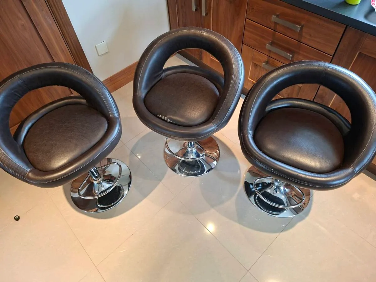 breakfast bar stools - Image 1