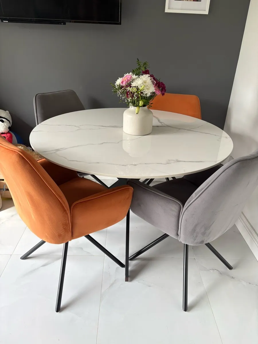 Dining table and chairs - Image 2