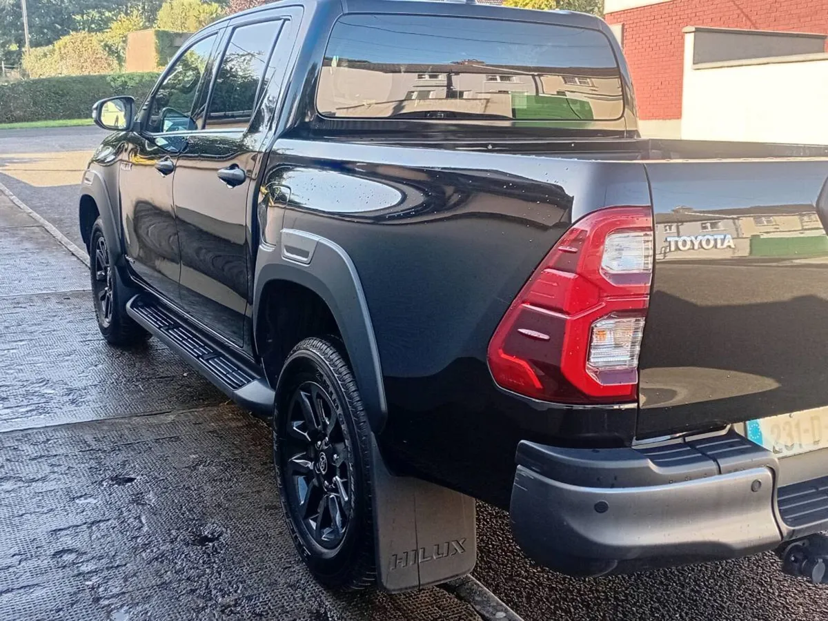 231 Toyota Hilux 2.8 Automatic Invincible x - Image 3