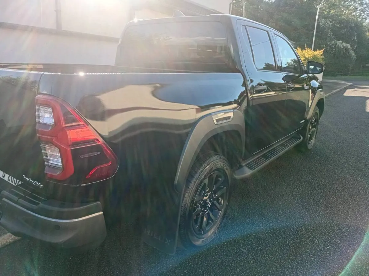 231 Toyota Hilux 2.8 Automatic Invincible x - Image 4