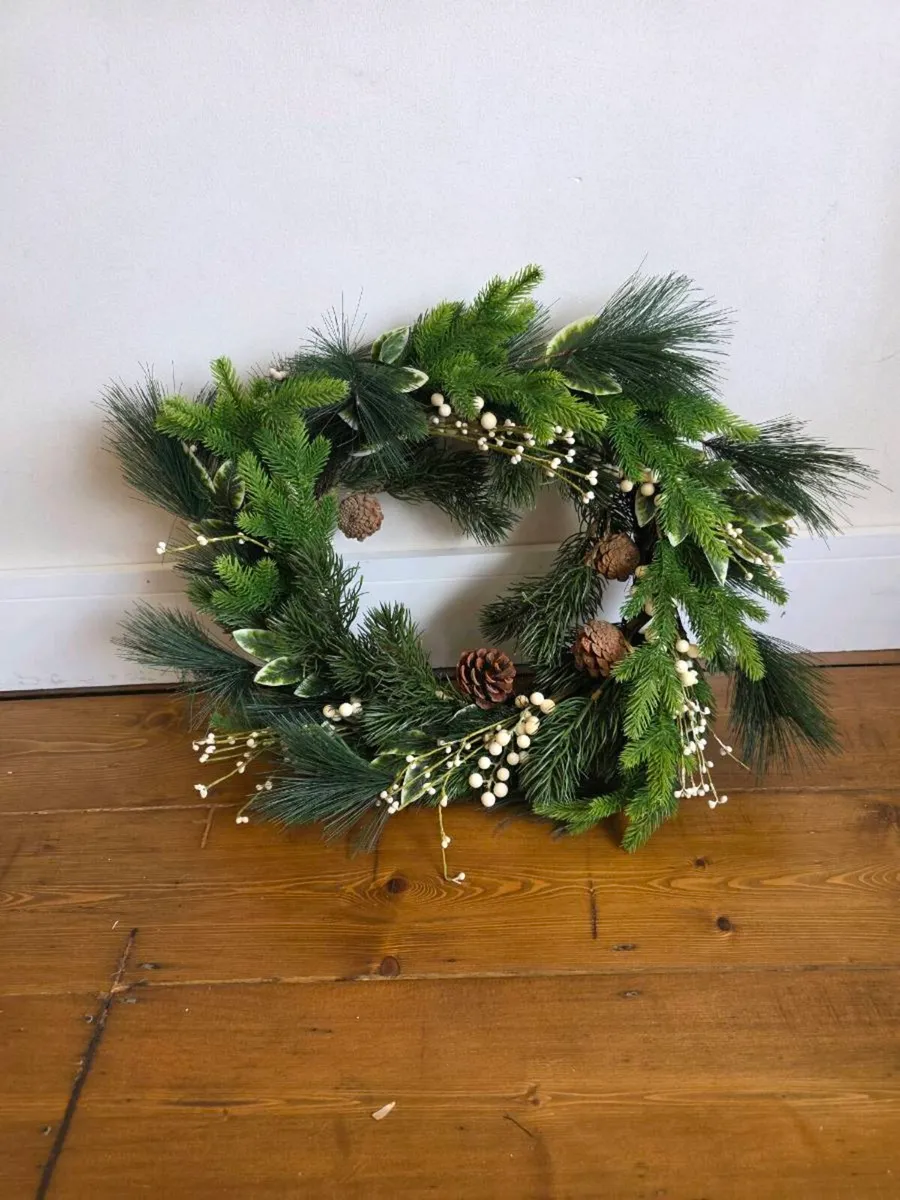 Large 50cm Luxury Christmas Wreath - Image 1