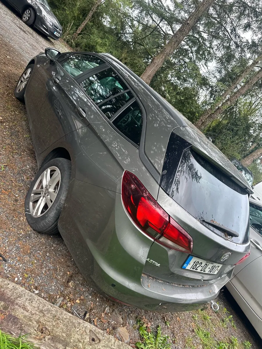 2018  opel Astra and 2015 diesel - Image 3