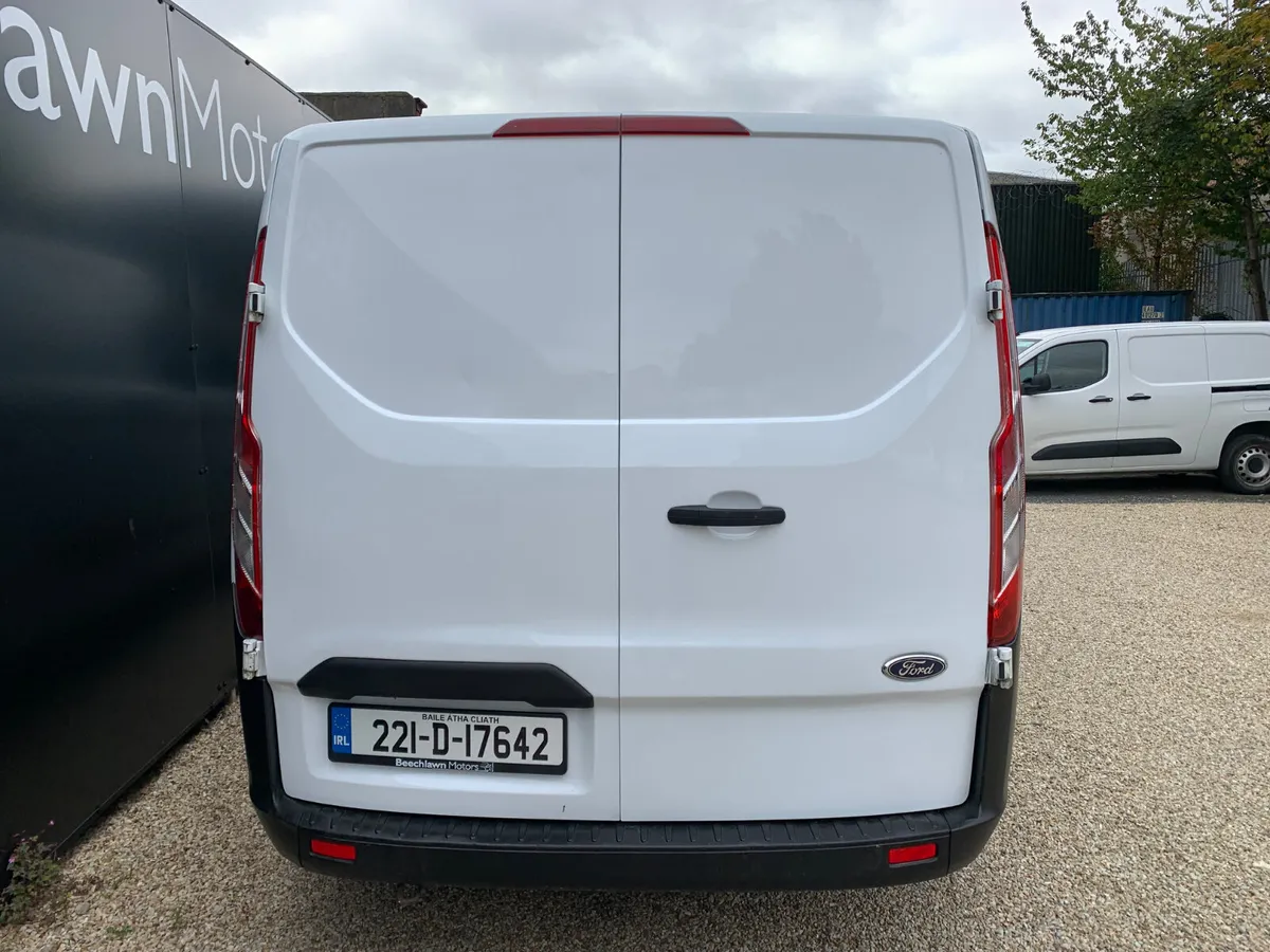 Custom 2.0tdci 130PS LWB // FULL SERVICE HISTORY / - Image 4