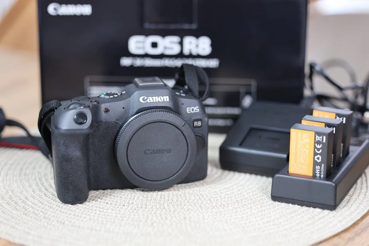Canon EOS R8 Full Frame Mirrorless Camera Bundle - Image 3