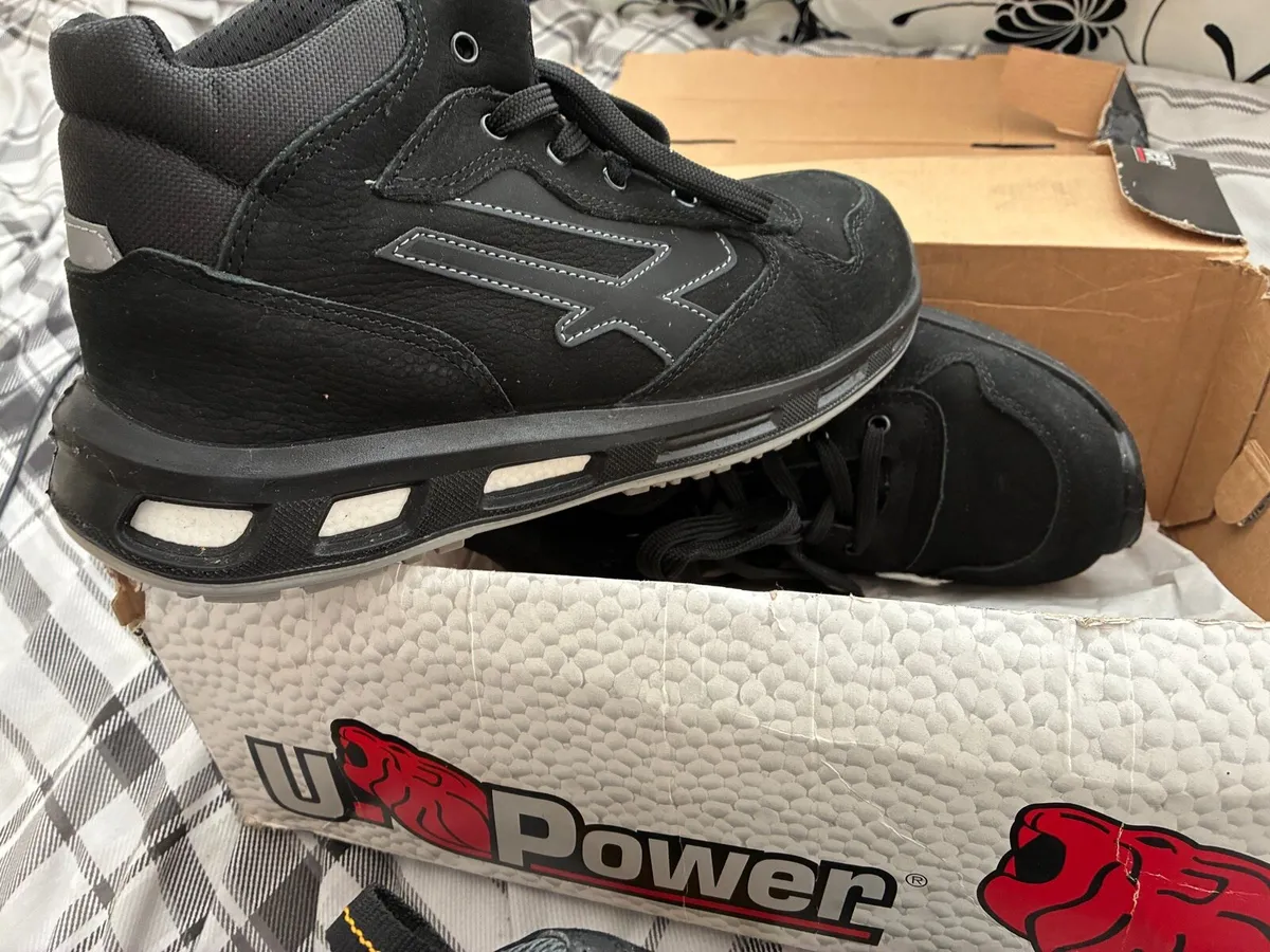 2 x New pairs of Safety Boots Size 9 - Image 4