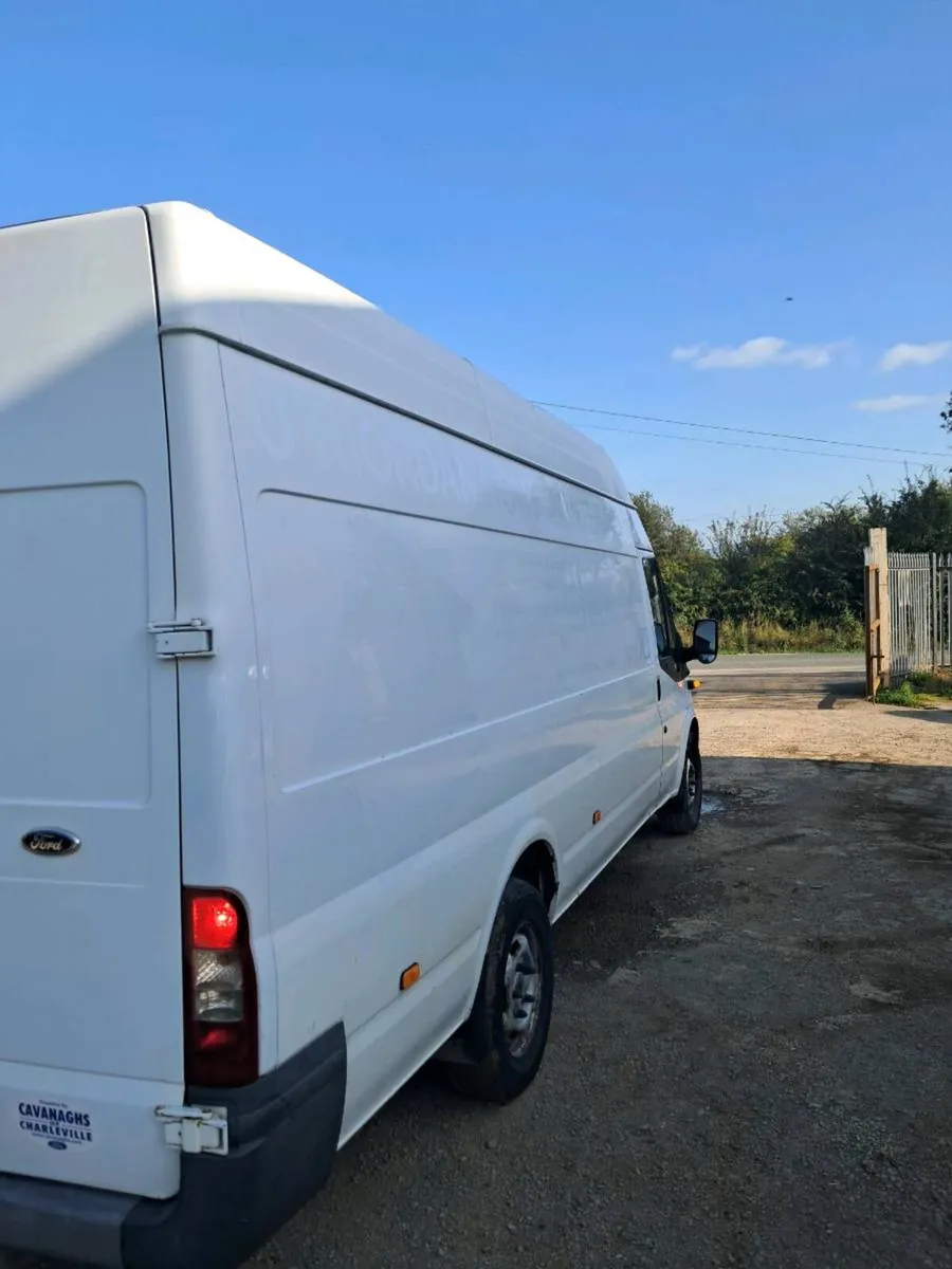 Van - Image 4