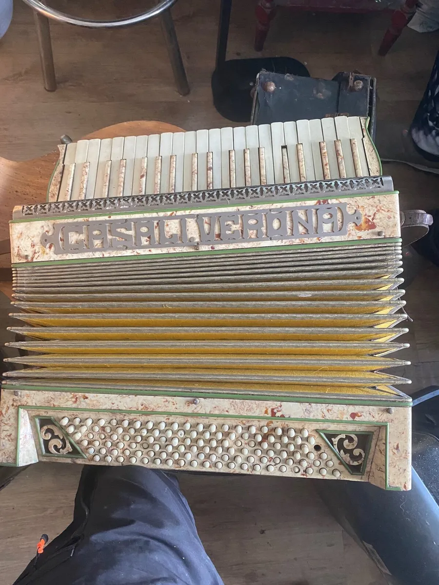 Vintage accordion - Image 3