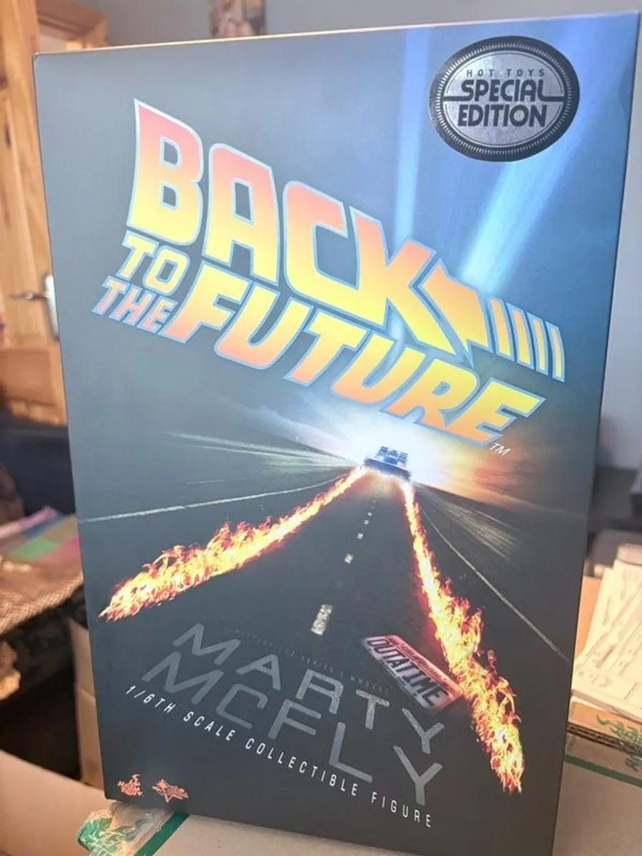 Hot Toys Marty Mcfly 1:6 Scale - Image 1
