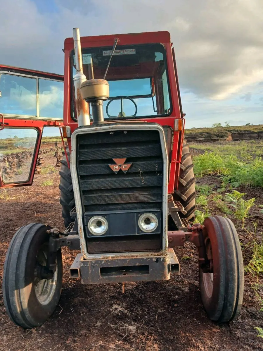 Massey 565 - Image 1