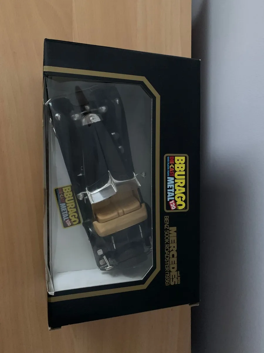 1936 Mercedes Benz Roadster 1/18 Burago Model Car - Image 3