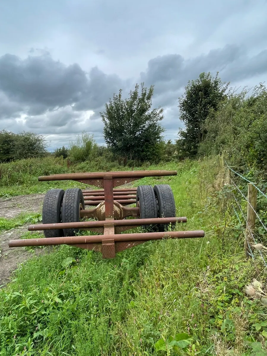 Bale trailer - Image 1