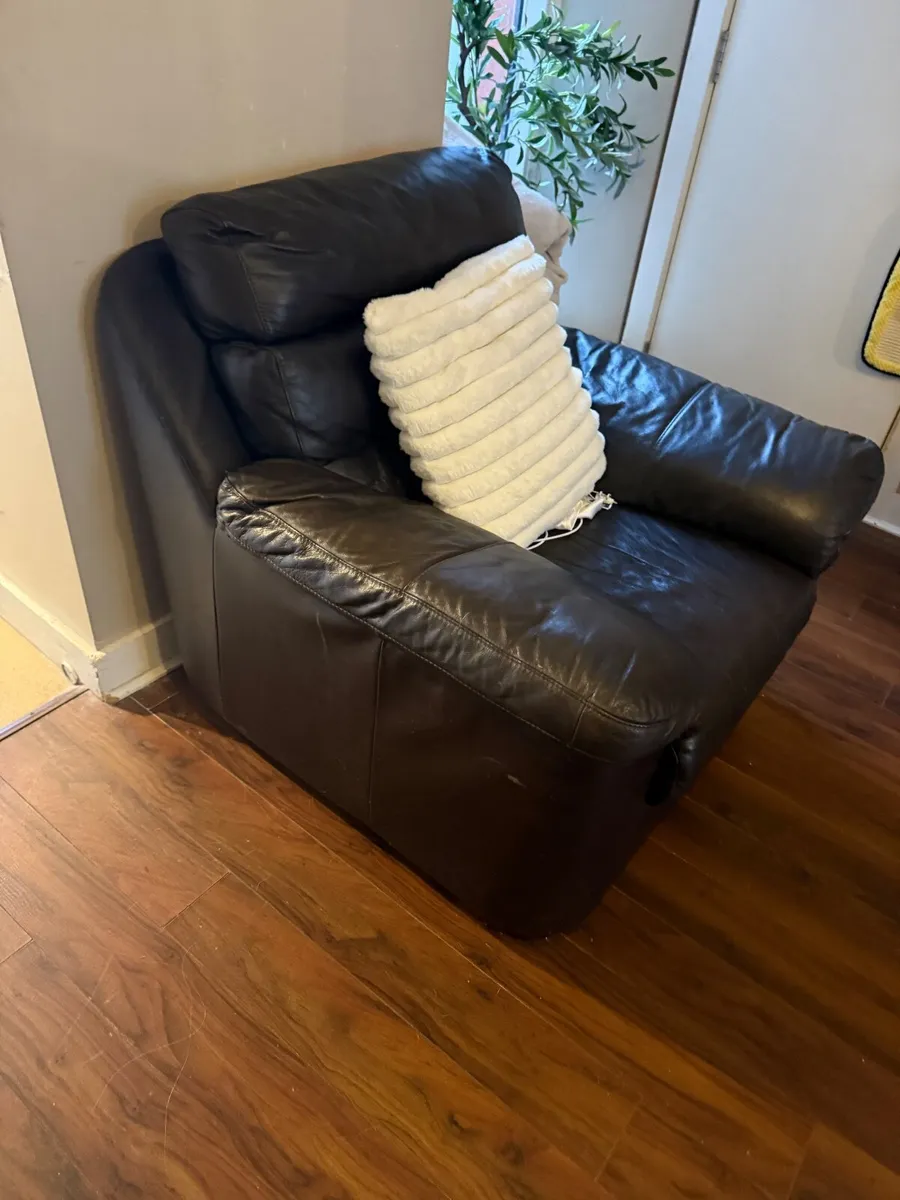 Sofa FREE must collect - Image 2