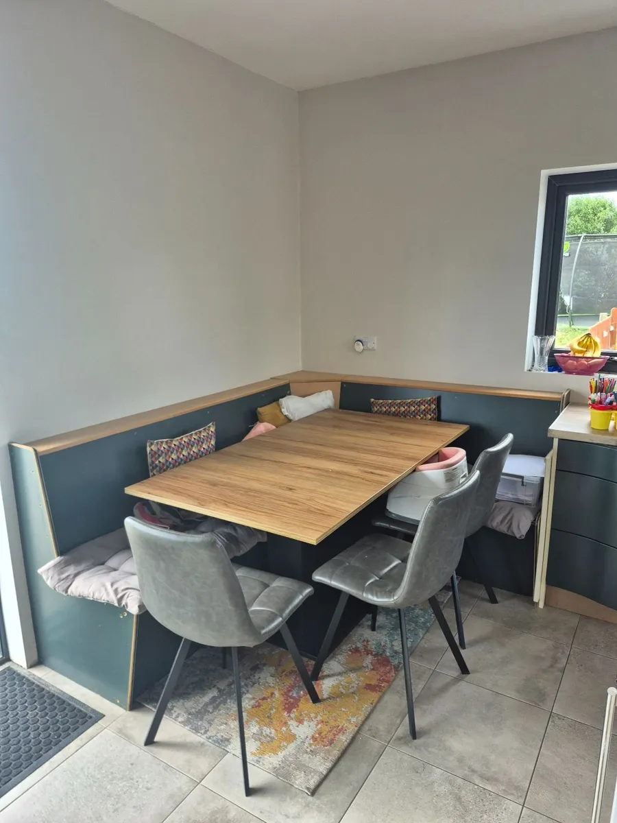 Kitchen table - Image 1