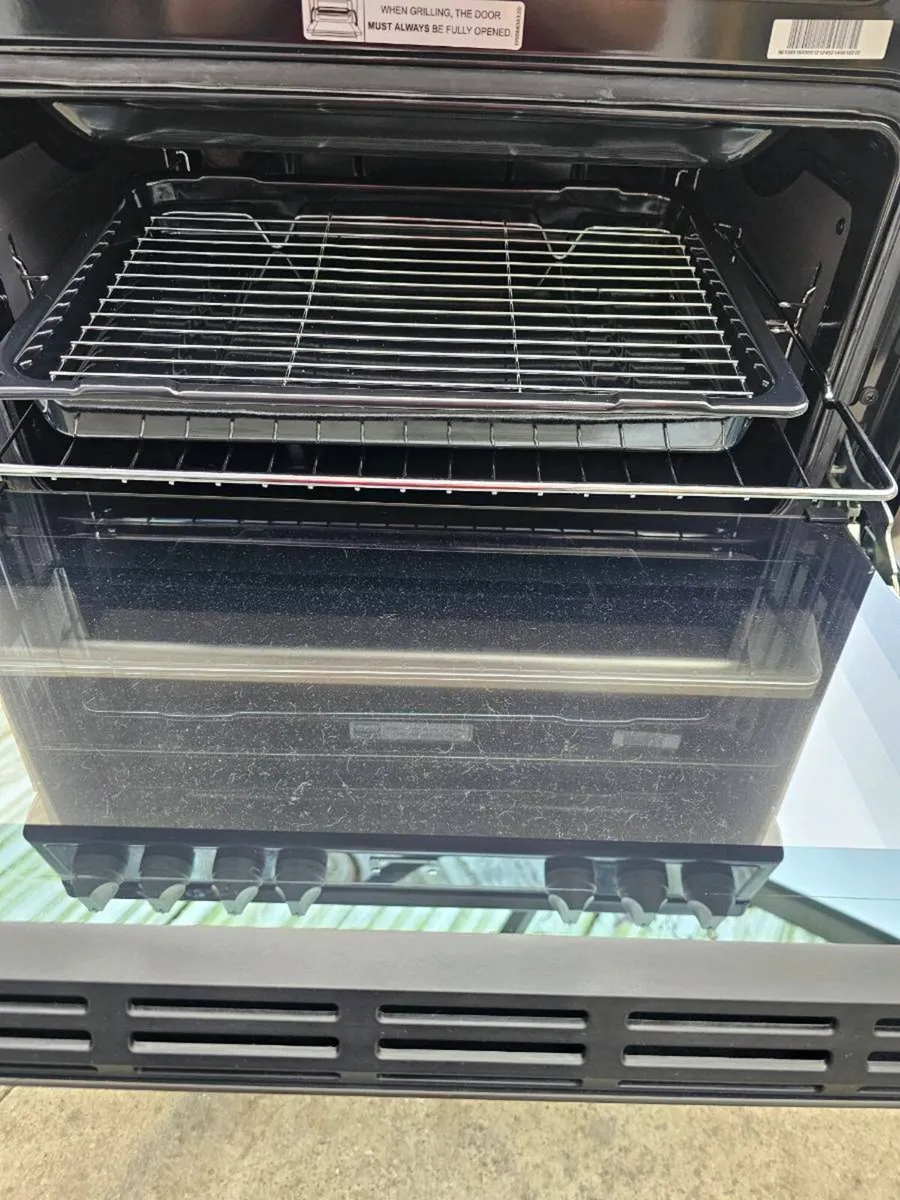 Hotpoint Electric cooker  as new - Image 2