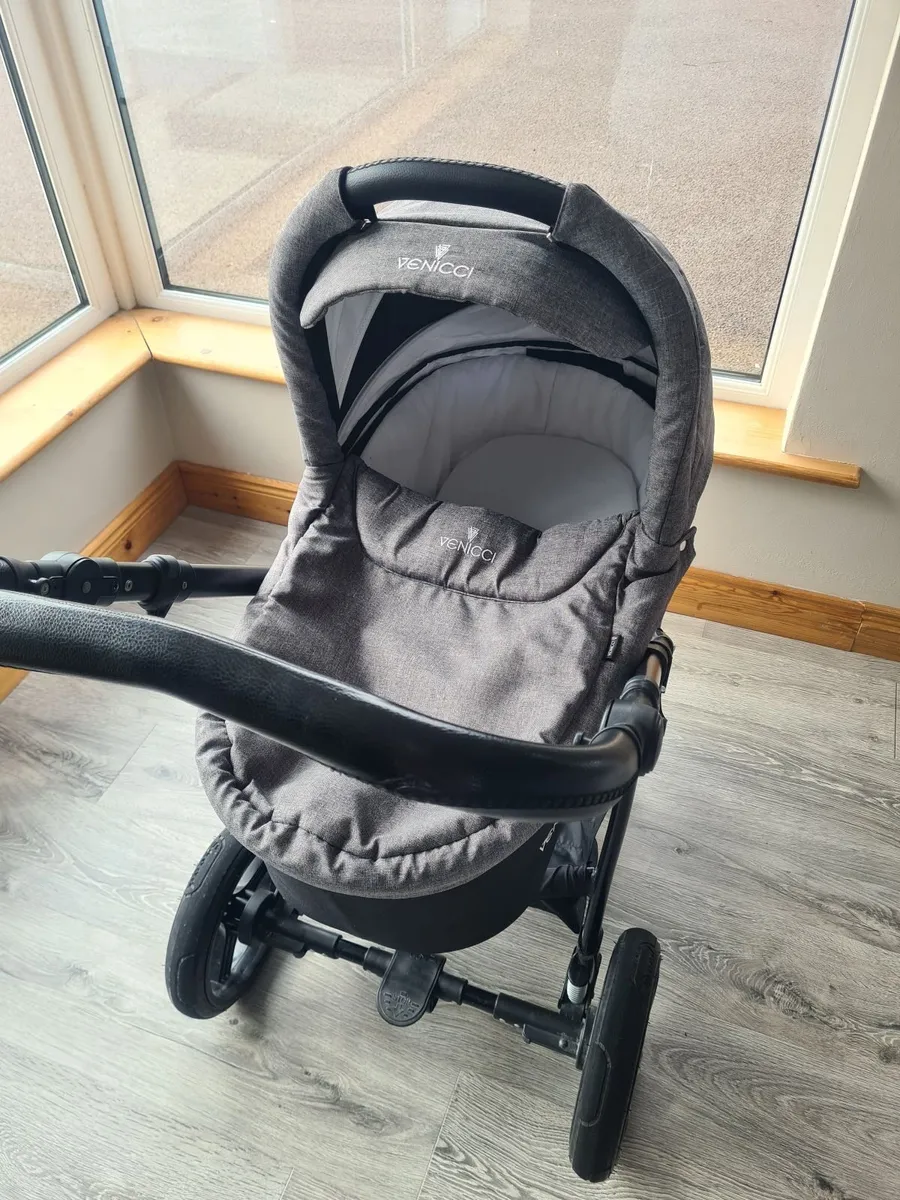 Venicci Travel System - Image 2