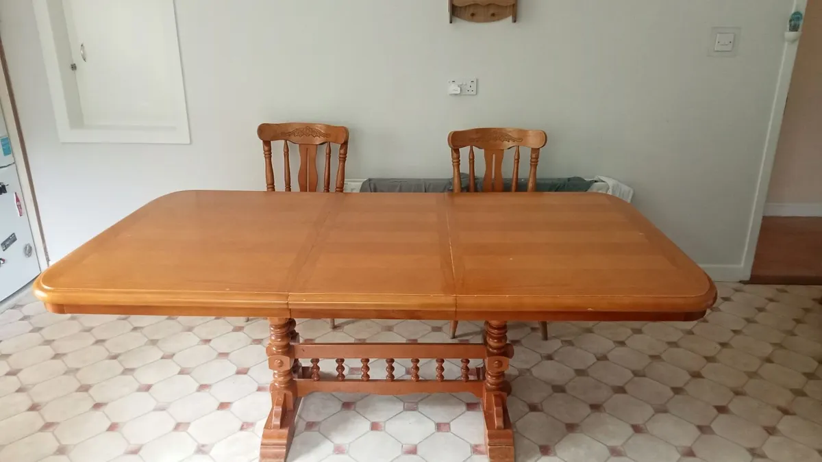 Kitchen table - Image 3