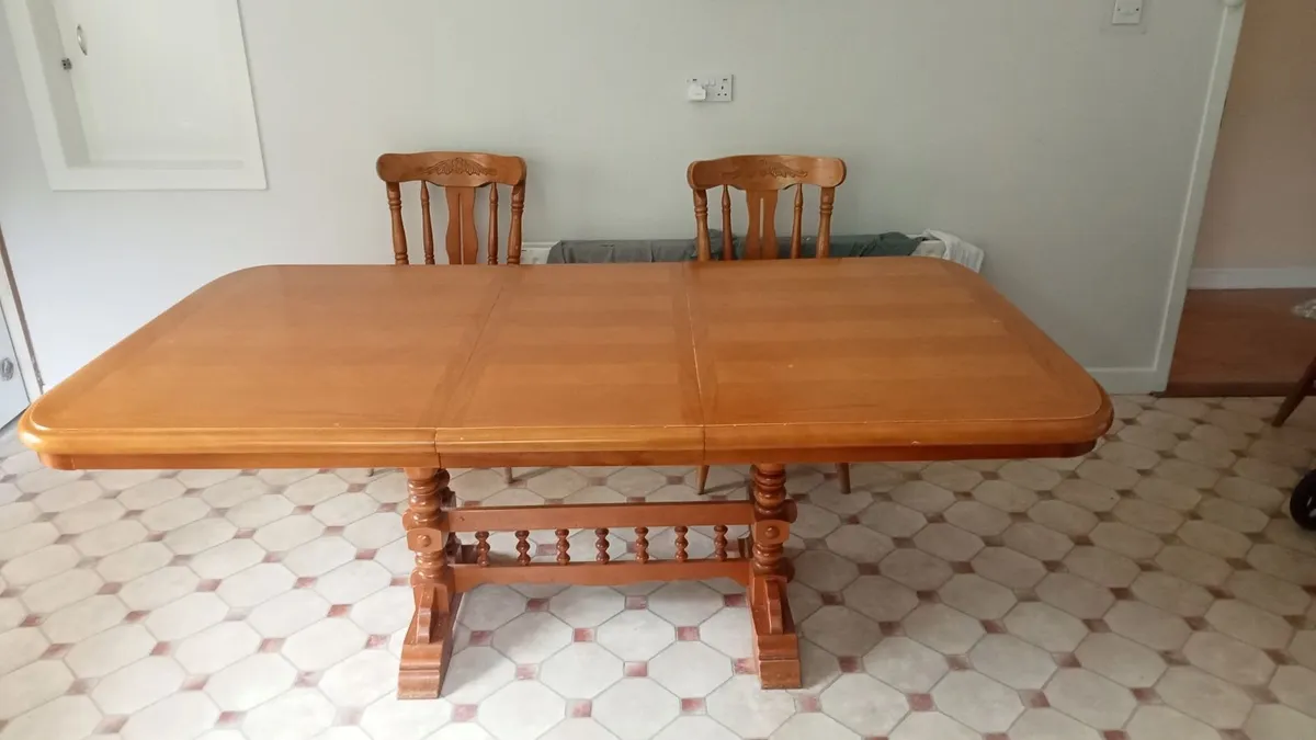 Kitchen table - Image 4