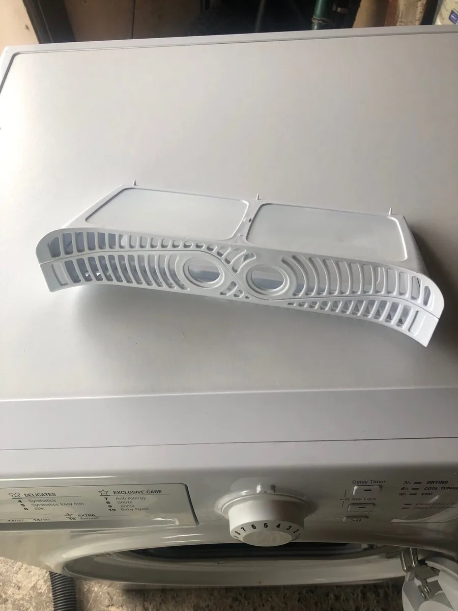 Hotpoint 8kg condenser dryer - Image 2