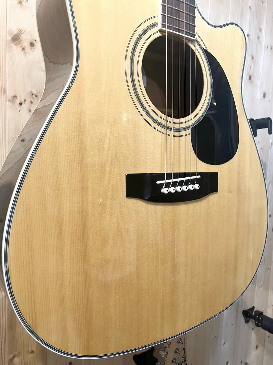 Takamine guitar - Image 2