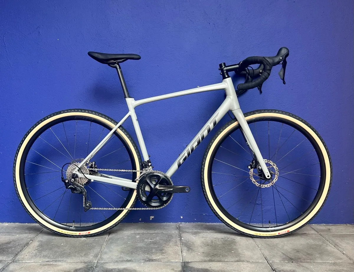 105, Giant contend ar - Image 1
