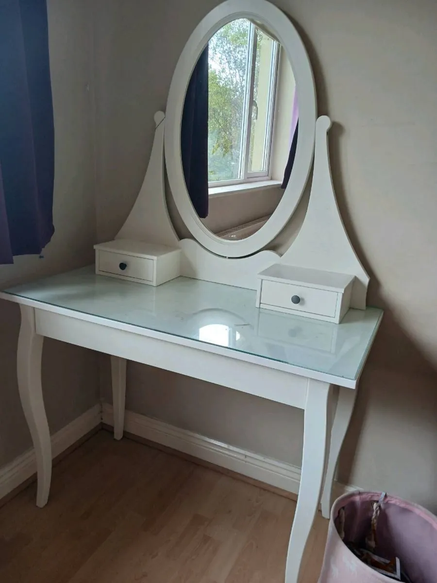 Dressing table