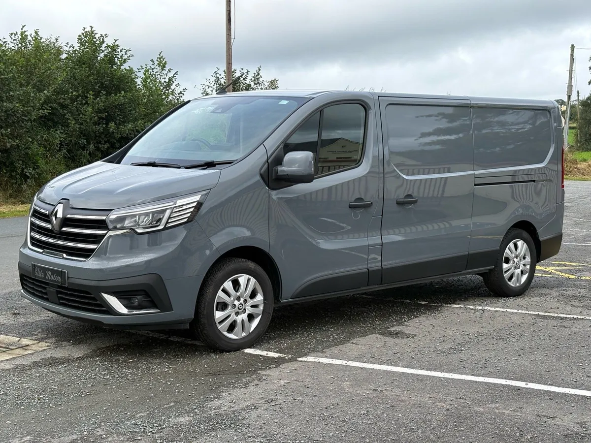 2023 (232) RENAULT TRAFIC LL30 EXTRA - Image 1