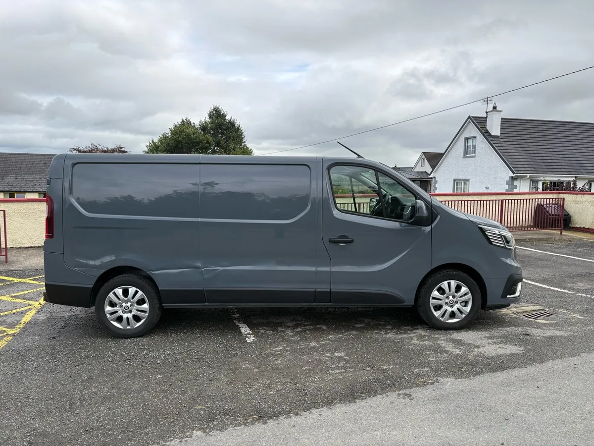 2023 (232) RENAULT TRAFIC LL30 EXTRA - Image 4