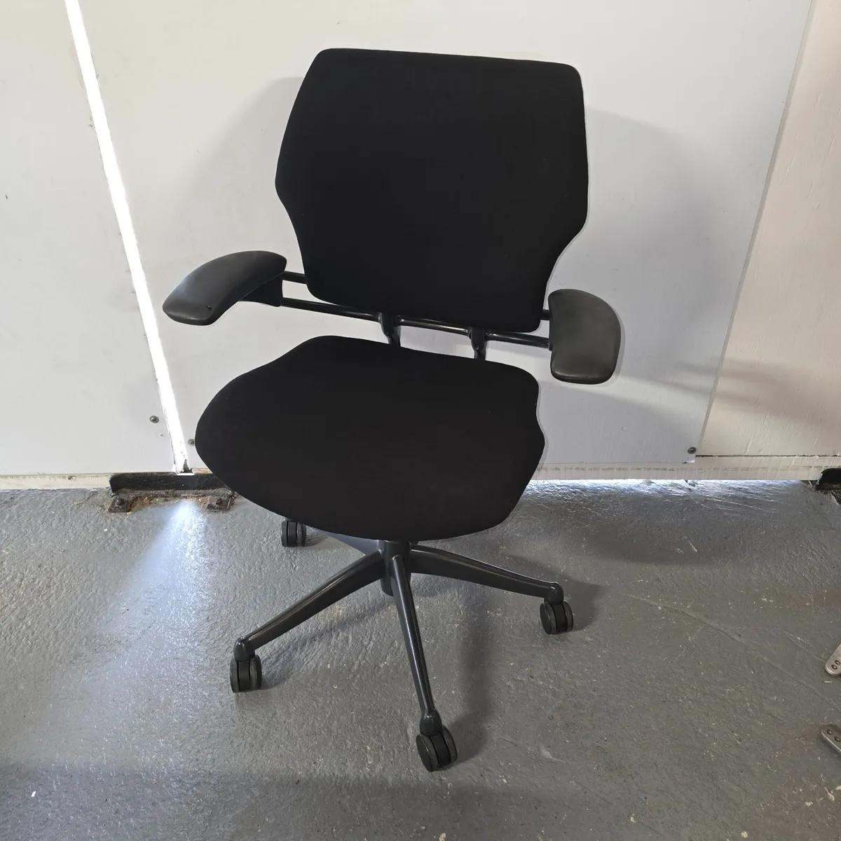 Humanscale Freedom task chair in black fabric - Image 1